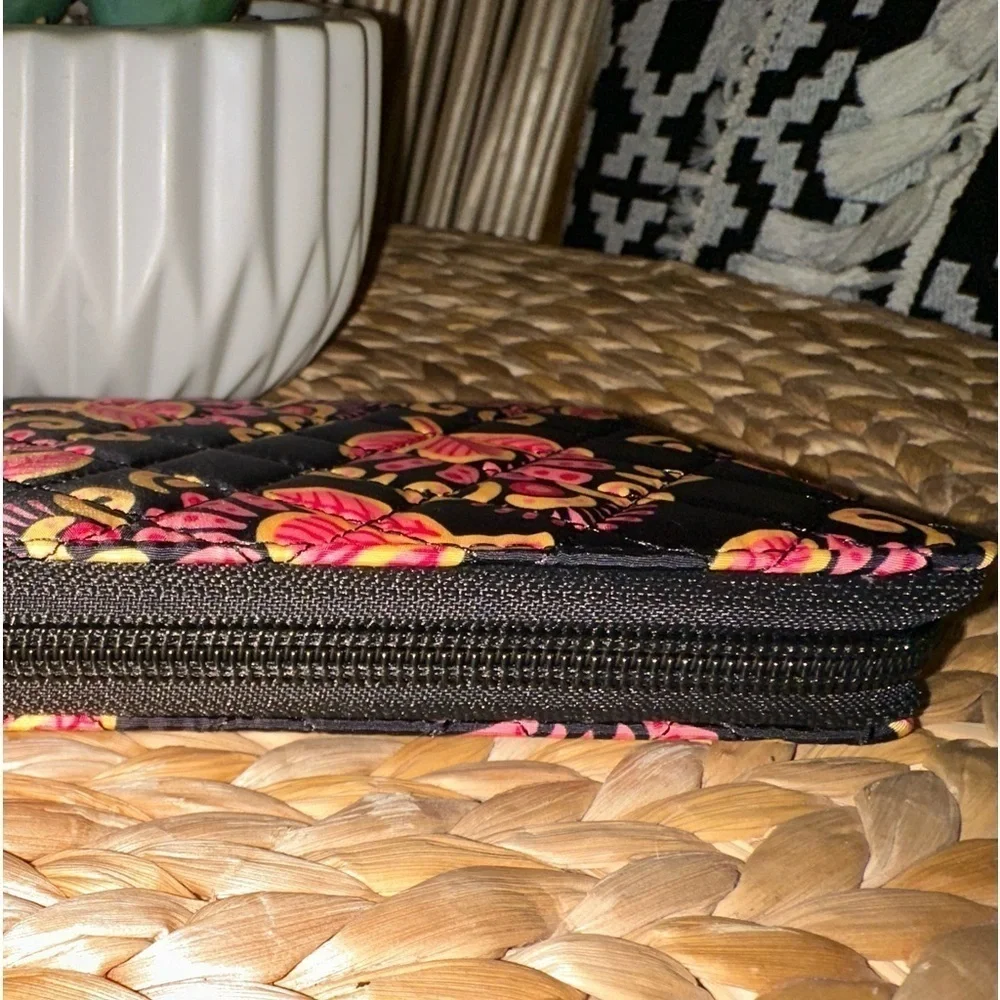 NWOT Simply Southern Quilted Phone Wallet